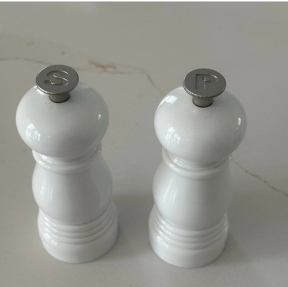 Le Creuset Other - Le Creuset White Salt and Pepper Grinders